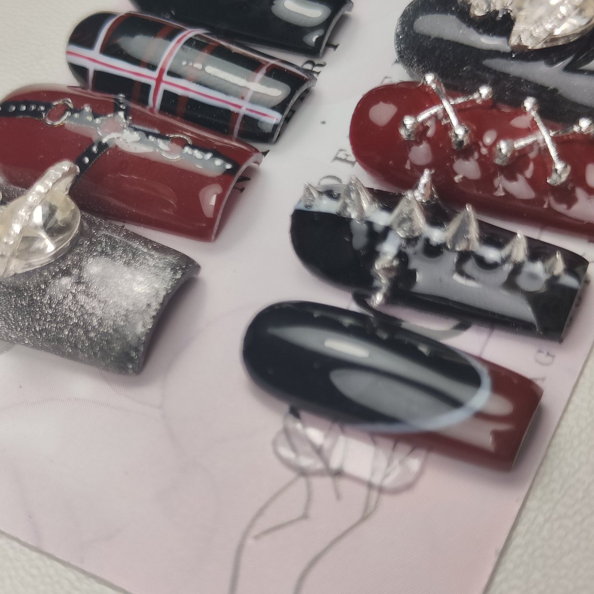 MagicStvdios's tweet photo. Press on nails SET ๐ค
Inspired from #NanaOsaki character from anime/manga #NANA
#blackstones #osakinana #viviennewestwood #goth #punk #altnails #alternative #nails #anime #manga https://t.co/RfNM0SKZhB