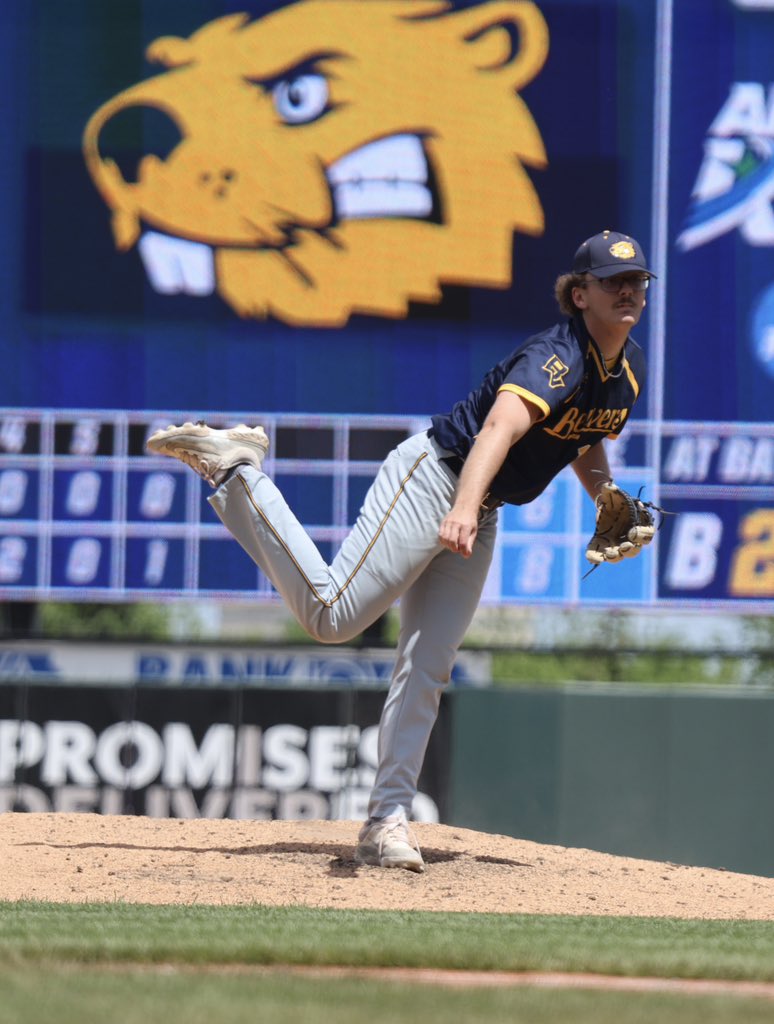 BVU_Baseball's tweet photo. Drew Cammann takes the mound and easily handles the Kohawks. Beavers trail 0-4 starting the eighth. #BeaverNation #d3baseball #rollriversBSB #BeaversBuild https://t.co/bNG6D7tBoW