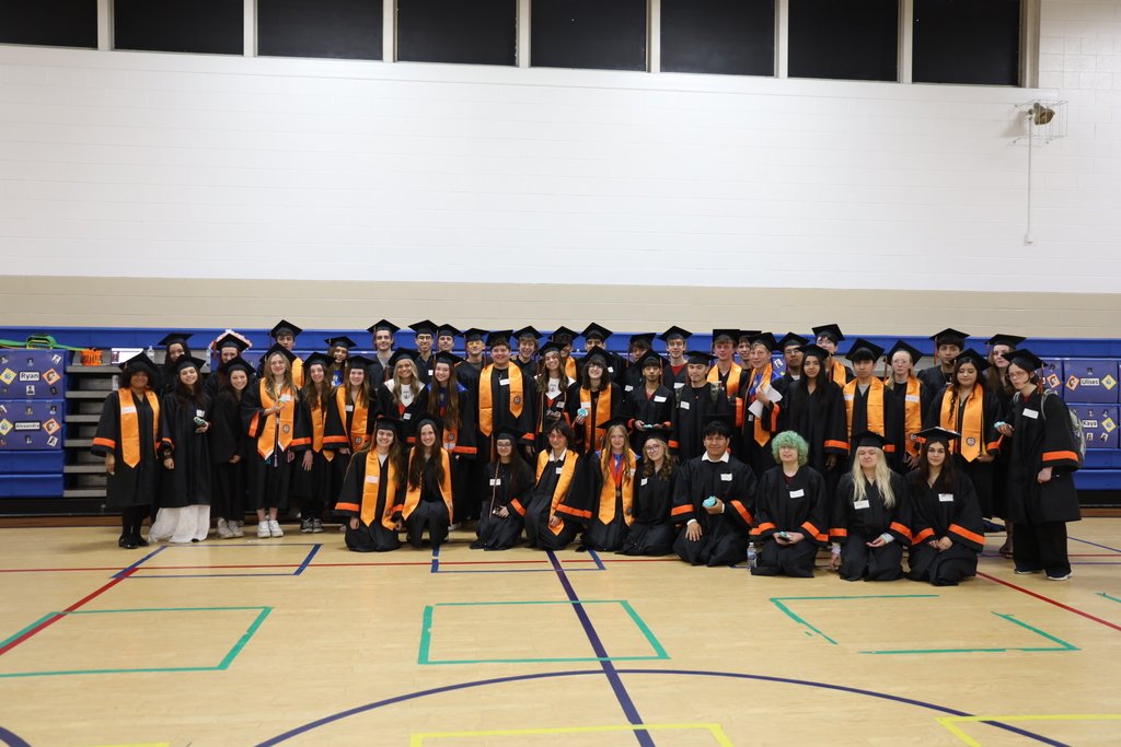 MCHS156's tweet photo. 🎓 Seniors visited their old elementary schools Friday morning to celebrate their last day of school! They walked through the hallways in their caps and gowns as the elementary students cheered them on. It was a great experience for both our seniors and the elementary students! https://t.co/Hl3PvatPxW