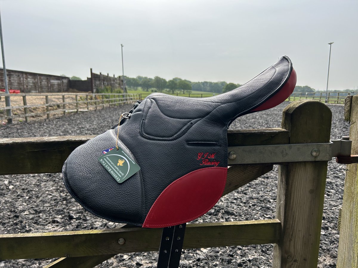 #HorseHour custom made exercise saddle en route to customer dm me if your interested in having one yourself Tony @customracetack retweets appreciated