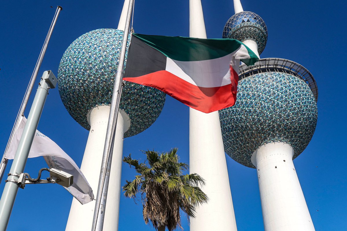 لما يتمادون مدعين المعارضة تكون هذي النتيجة ،تحملوا .
اللهم احفظ الكويت وأميرها وشعبها من كل مكروه .