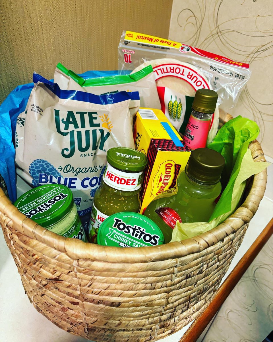 One of our lucky employees will win this wonderful margarita themed basket! 🌮😎

#dhotelsuitesandspa #hotel #lodging #staff #employeeappreciation #westernmass #holyoke #margarita