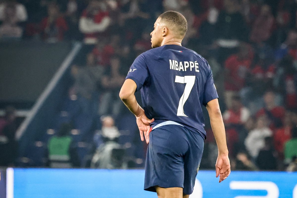 PSG : Kylian Mbappé présent au barbecue de fin de saison du CUP au Parc des Princes ➡️ l.leparisien.fr/3BNZ