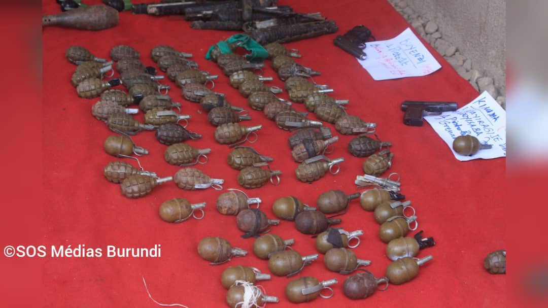 #Bujumbura : une deuxième grenade vient d'exploser non loin du camp de la police en charge de la protection des institutions, dans la zone de #Ngagara (nord de la ville de #Bujumbura).