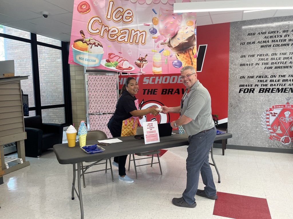 This week our teachers and staff had a wonderful teacher appreciation week! Thank you Bremen admin for all of the fun treats this week! Special shout out to our BHS Student Council and @cheesies_truck for feeding our staff today!