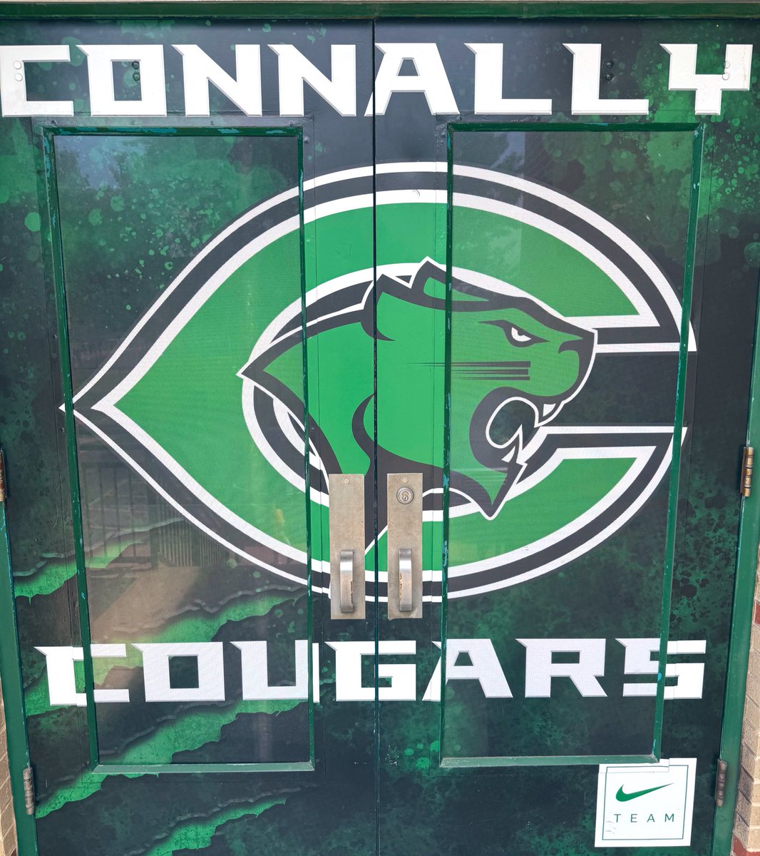 Thank you @CoachCBurton & Coach Schuyler Anderson for taking the time to talk with me! 
@ConnallyFb

COUGARS ---> BULLDOGS 

#TooLiveU | #PupsUp
