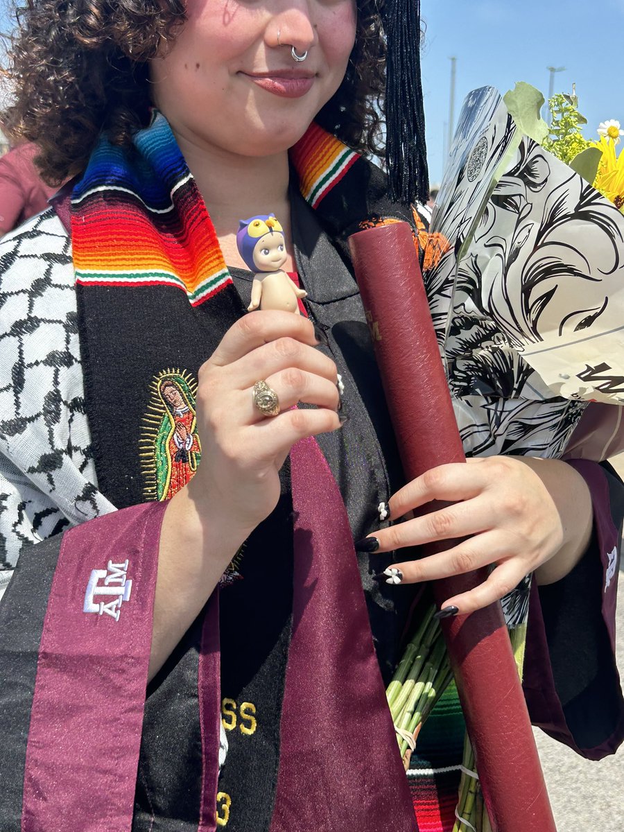 sarahisthebelle's tweet photo. graduationmaxxing @TAMU https://t.co/eGhzLhxnKE