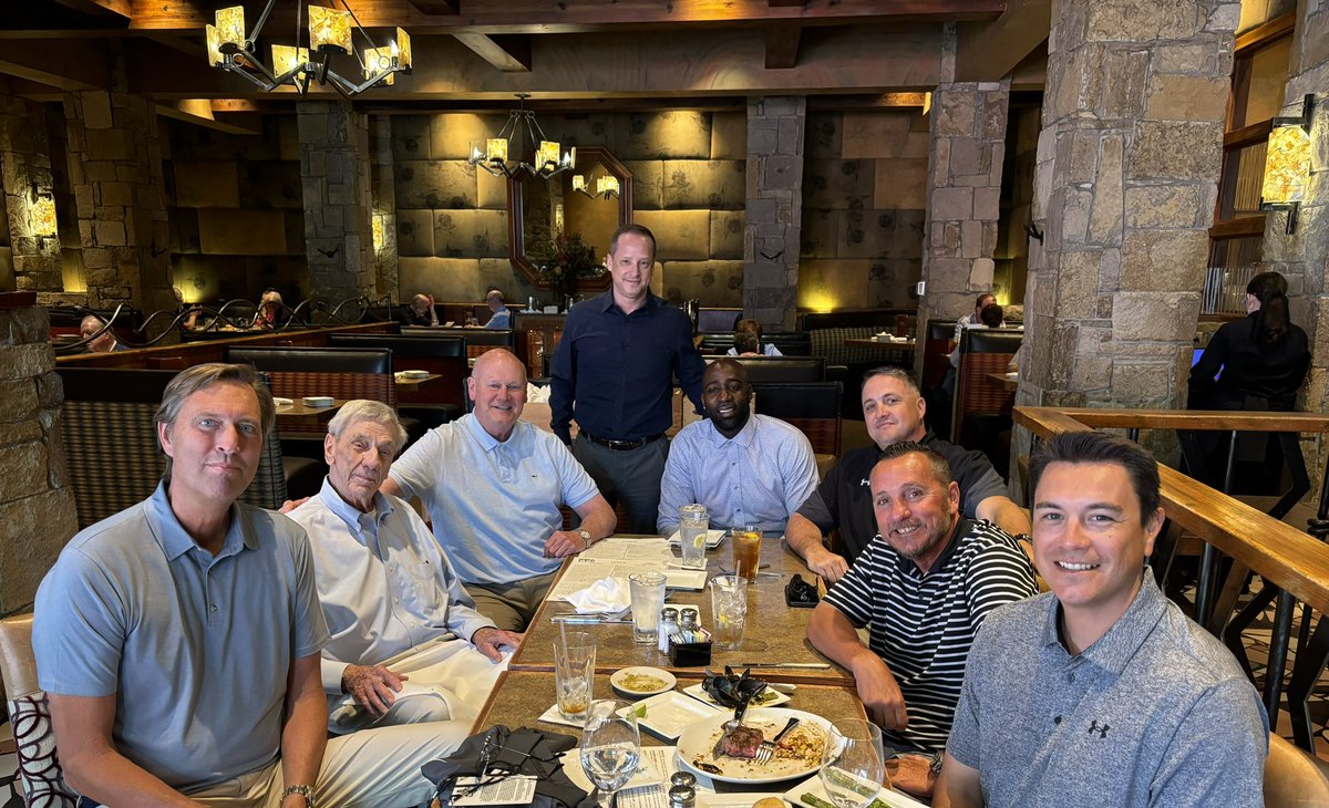 Special lunch today at YaYas with passionate @WichitaState supporters Thomas Kosich and Dan Carney  🌾🌾🌾

Great getting exciting  @GoShockers updates from @GoShockersAD, @CoachMills, @coachbriangreen , @QuincyAcy and @aclaggs10 🏀⚾️