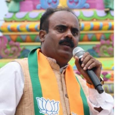 The #KarnatakaPolice on Friday detained #BJP leader #DevarajeGowda near the state's #Chitradurga district in connection with molestation, sexual harassment and an SC/ST case filed against him.

The police registered the case against Gowda at a local police station in #Hassan on