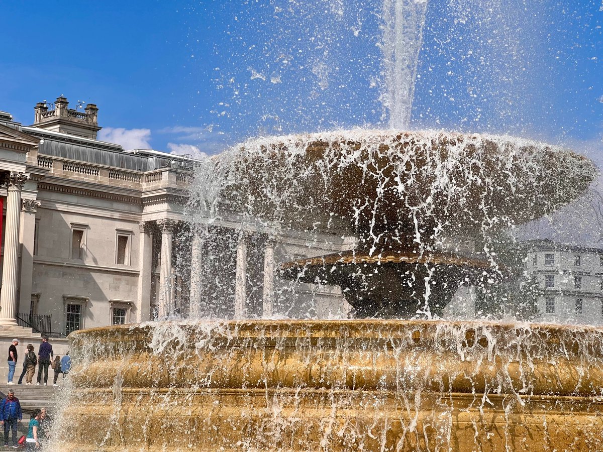 #fountainFriday - Trafalgar Square - designed by Lutyens
