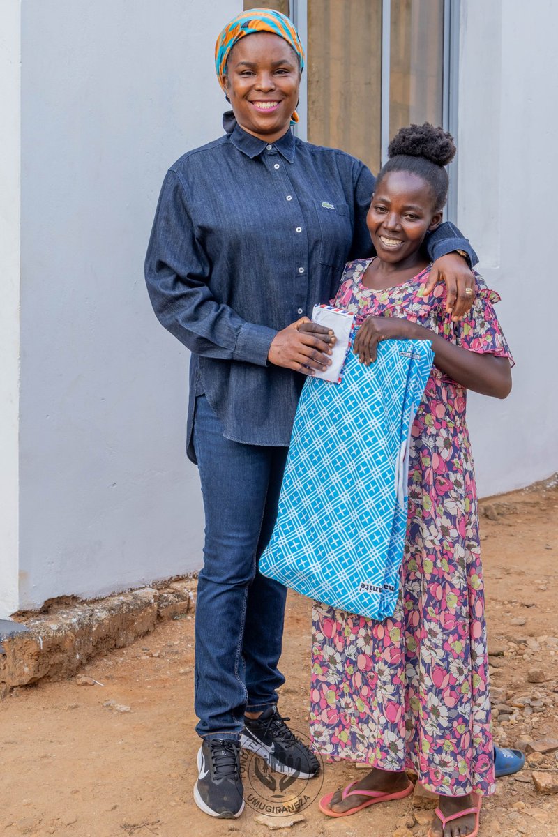 Émotion et retrouvailles étaient au rendez-vous lors de la rencontre de la Première Dame avec sa voisine de longue date, Mme Nzeyimana Déborah, après 20 ans d'amitié dans le quartier Muyaga de Gihosha.
#PremièreDame #Burundi #Amitié #Voisinage #Gihosha