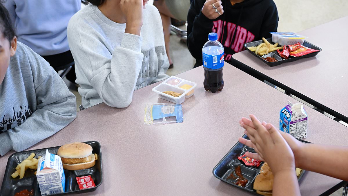 Report: States serving YOUR kids the least healthy school lunches revealed - after junk food like Lunchables had been linked to cancer spike in kids trib.al/3IQ8gTo