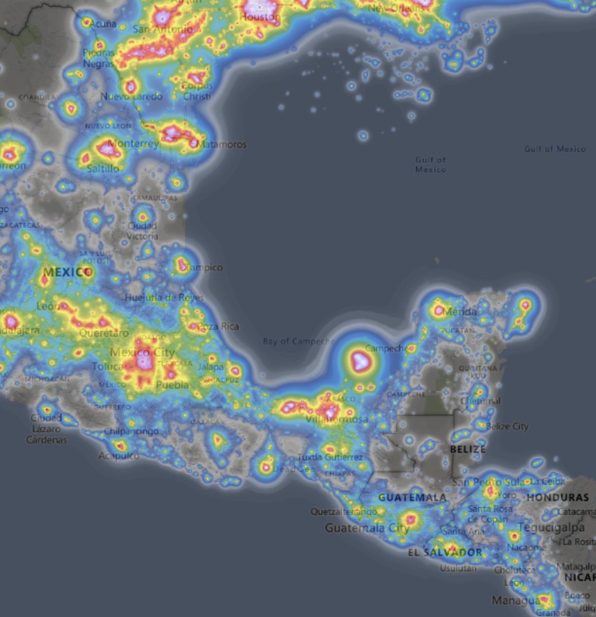 mapoteca_mx's tweet photo. Este mapa de contaminación lumínica que nos compartió @hoang_ho_galvan tiene info bien interesante.

A mi me llamó muchísimo la atención una cosa en particular en esta sección del mapa. 

¿A ustedes qué les llama la atención? https://t.co/2JbO88PTo3