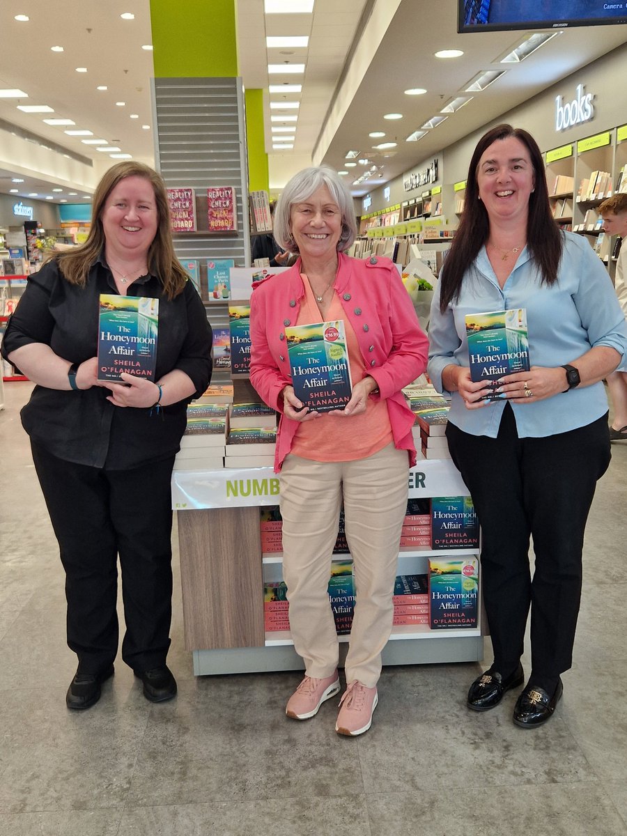 Jen and Karen of @easons    Swords with Sheila.  Thanks so much for your help with #TheHoneymoonAffair signing.  No 1 Bestseller in May.
@sheilaoflanagan 
@headlinepg