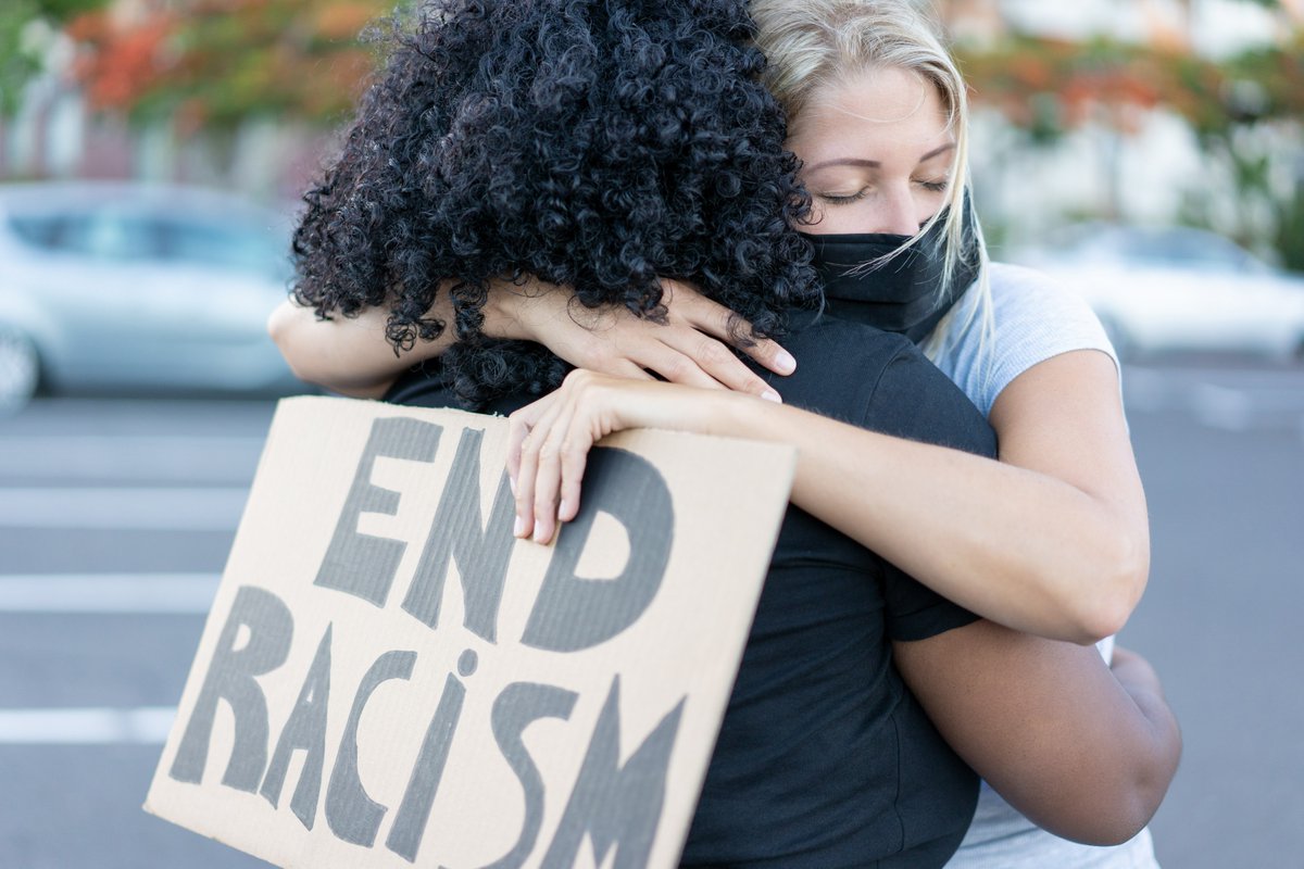 A US national survey explores the role of White allies in 2020’s Black Lives Matter protests. White presence at racial justice protests increased approval of protests among White respondents. Black respondents saw White presence as useful. In PNAS: ow.ly/Enpm50RBS7q