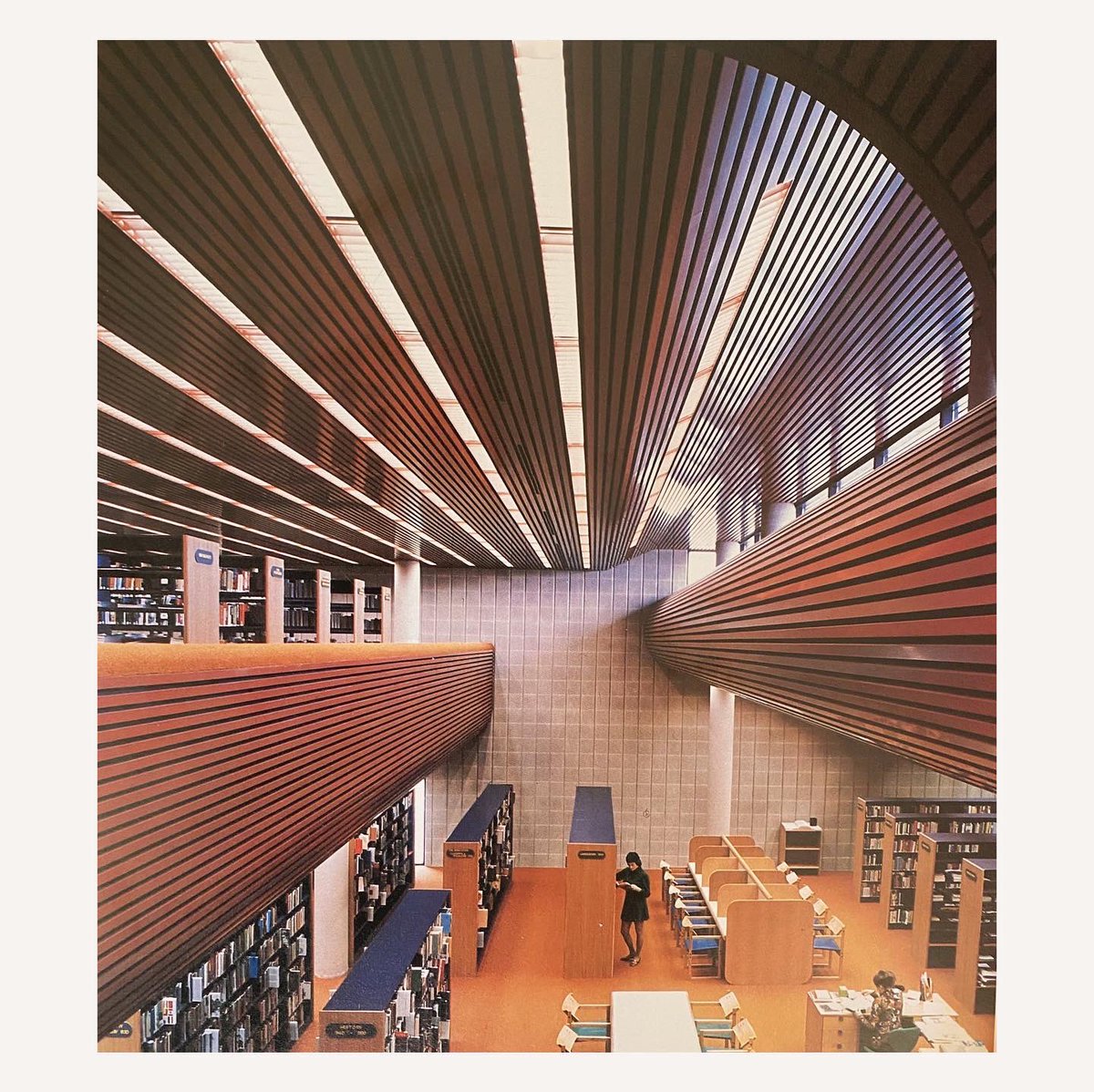 Brutalism gets a new chapter. @torontolibrary’s Albert Campbell Branch. A recent renovation by @LGA_AP , and (second image) the reverse view in its original form, Fairfield & Dubois, 1971. Piece to come.