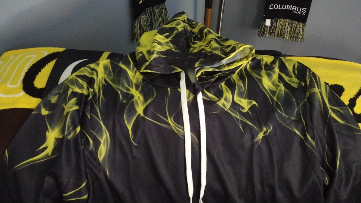 DesignSpecter's tweet photo. Meeting the team bus is something we have not done while we're down there so I think this is going to be another first this #HellisReal weekend!!!! It's almost like I bought this hoodie last year for some certain reason
💛🖤🤔🖤💛 #Crew96 @gcgbag96 #BeMassive https://t.co/WYv52aW92C