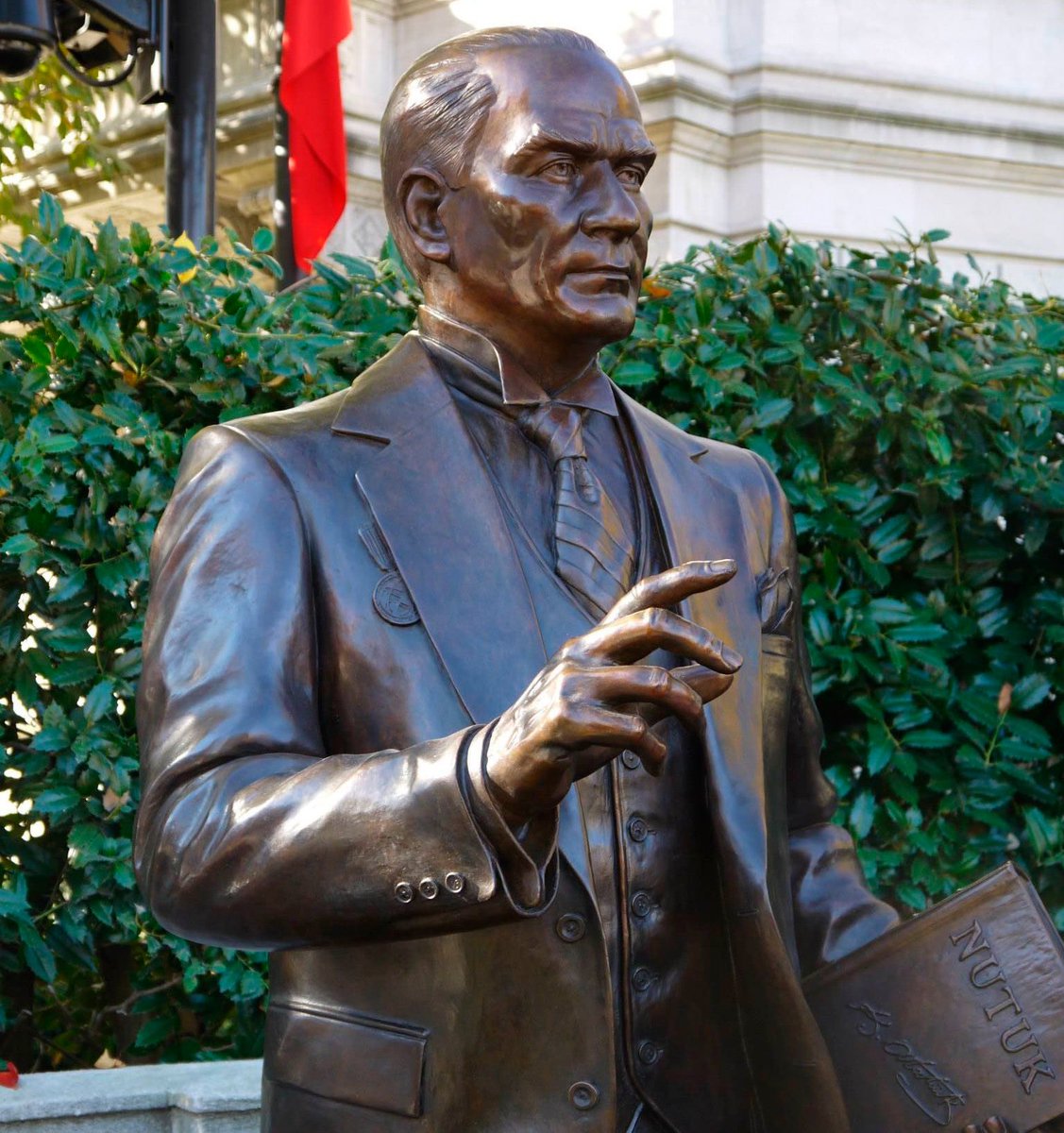 Atatürk’ün kıymetini Mekkeli müşrikler hariç bütün dünya biliyor.
Fotoğraf Washington DC’den.