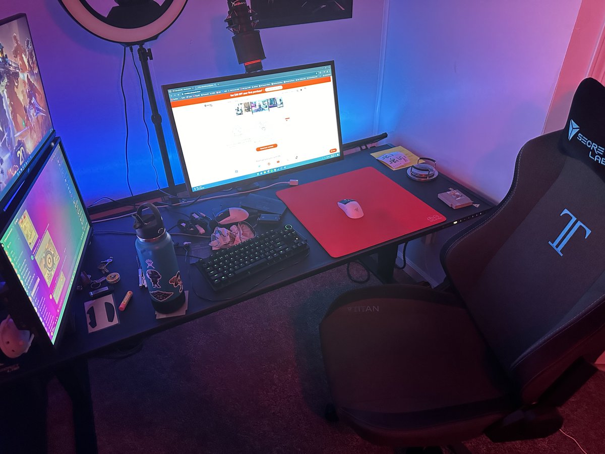 I love my @secretlabchairs chair. It has been the best chair I've ever used and was extremely easy to build. Very comfortable and I'm at ease knowing I have a minimum 3 year warranty so if anything happens I can get a replacement. Would highly recommend! #Secretlab #Ad