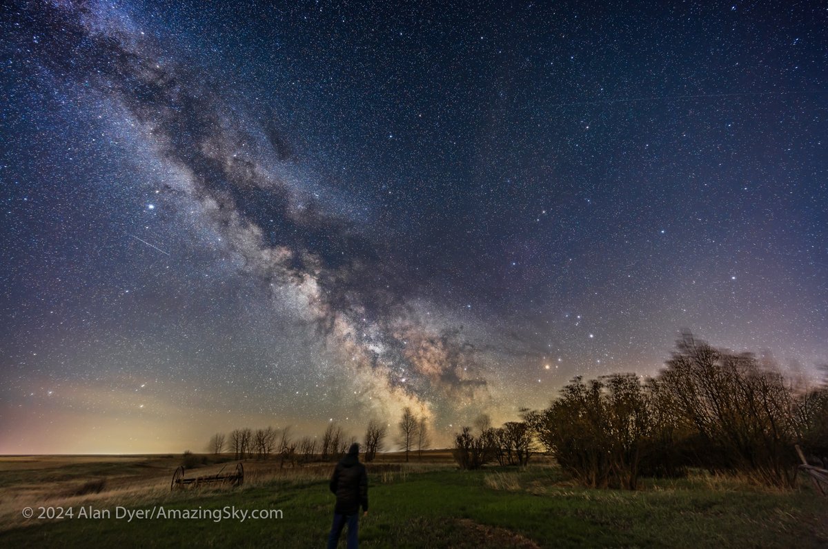 A selfie under the stars on a clear night at last at home in Alberta, on May 9/10. The galactic centre and the constellations of Sagittarius and Scorpius shine low in the south for me at latitude 51° N. Tech details in the Alt Text. #milkyway @twanight