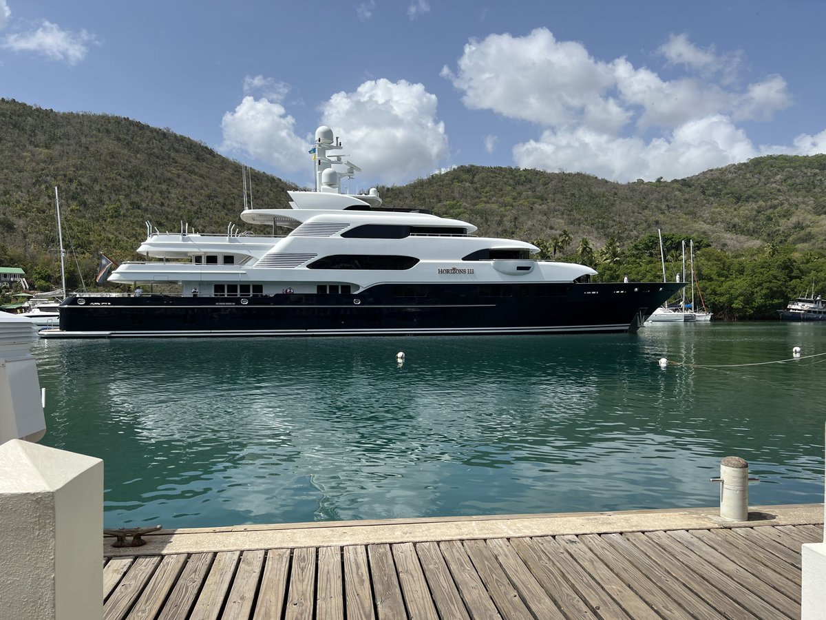 Today on your virtual St. Lucia vacation… a boat ride to visit beaches & the Pitons.🥳🥰 On our way into dock this big beauty of a yacht pulled into the bay. Momma said we can’t have one!🤓😩😂 Hope you enjoy today’s adventure!🥳🐾😘
#TurboTugandTink