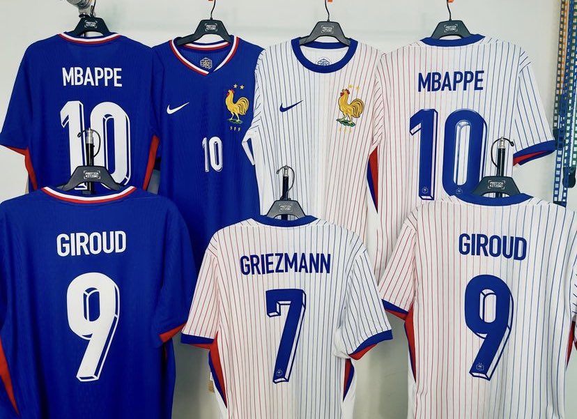 Les Bleus 🇫🇷 As novas camisas da França 🤩 Já disponíveis em nosso site! Acesse: vinishowstore.com.br