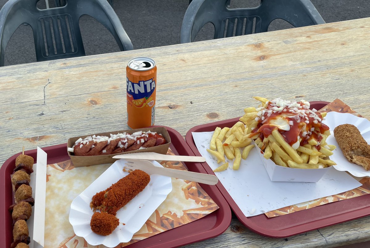 ardense sate, lookwurst speciale, goulashkroket, garnaalkroket - das ist ne fritterie bestellung für kenner die feinen unterschiede eben das muss erst mal wer nachmachen