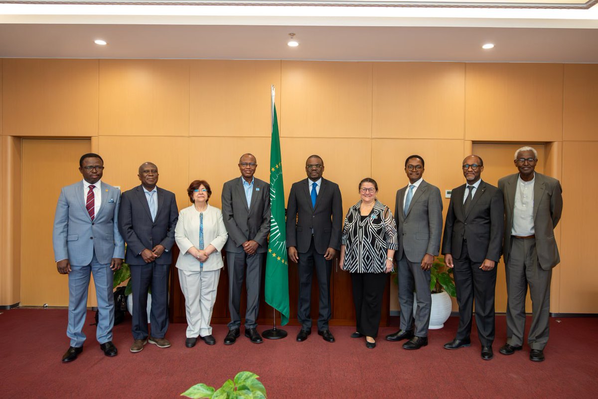 Today, our Deputy Executive Director Omar Abdi, met with @AfricaCDC Director General @JeanKaseya2. They discussed ways to strengthen a pivotal partnership between @UNICEF and @AfricaCDC to enhance community health and immunization systems in Africa. @UNICEFhealth