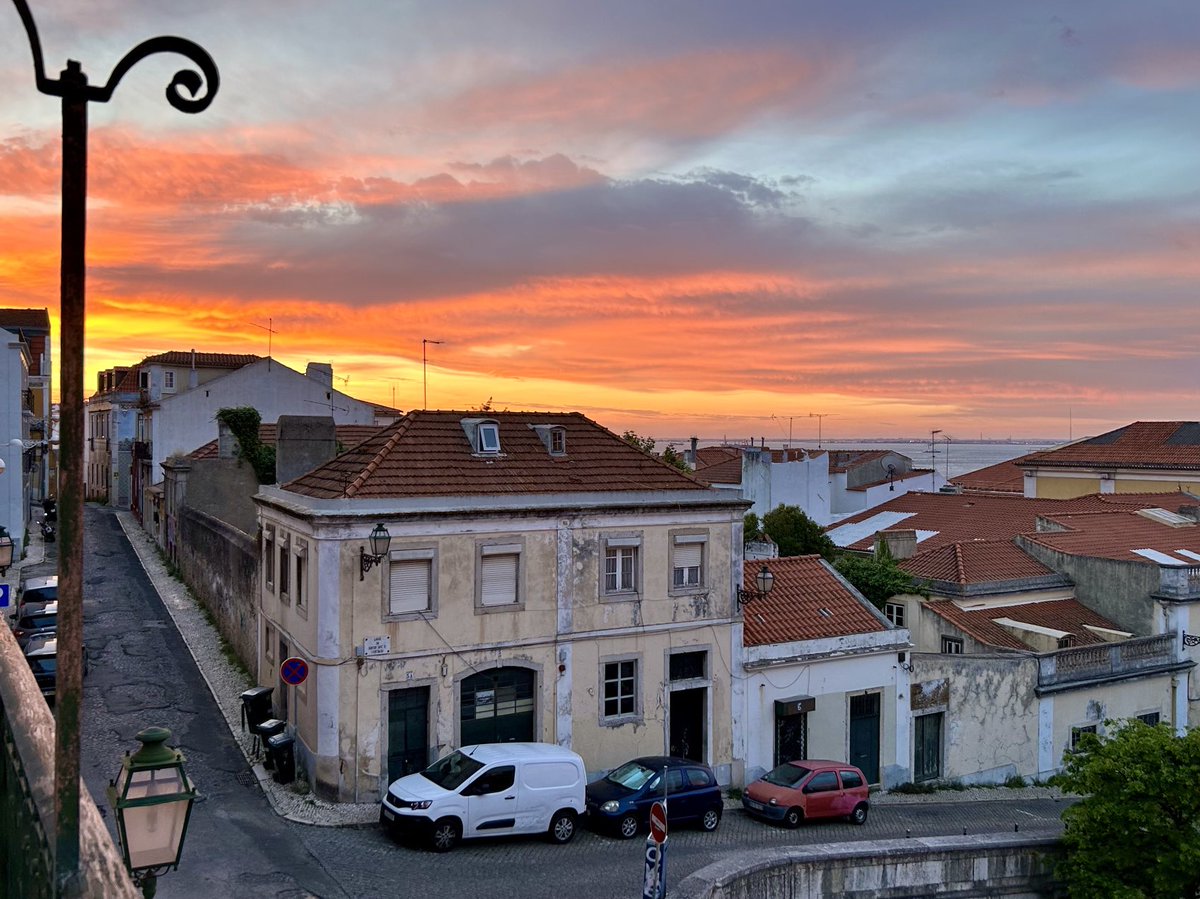 #AlphabetChallenge #WeekS Sunrise 🌅 #photography #ThePhotoHour #streetphotography #lisbon #portugal