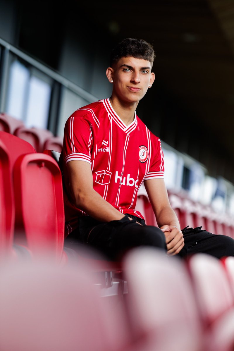 Zack Ali has signed his first professional contract with Bristol City, he joined the club at U10s and has progressed through the academy.

Zack has also represented Wales at U17 level. 🇵🇰🏴󠁧󠁢󠁷󠁬󠁳󠁿