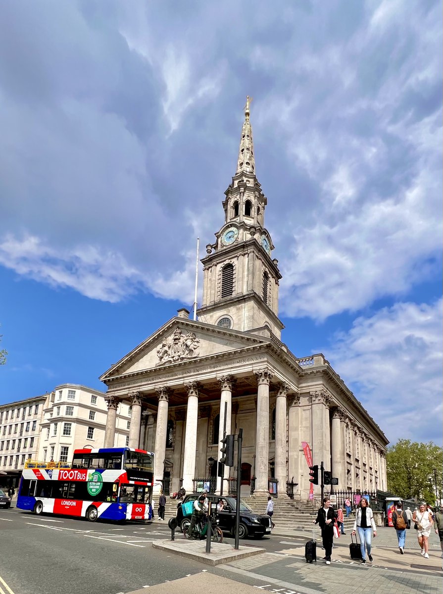 #steepleSaturday #spiresaturday Burials at this site go back to Roman times & the name St Martin-in-the Fields describes it well up to the 17th C when it literally stood in fields between the cities of London & Westminster. Rebuilt 1722/6 to design of James Gibbs. Grade I listed