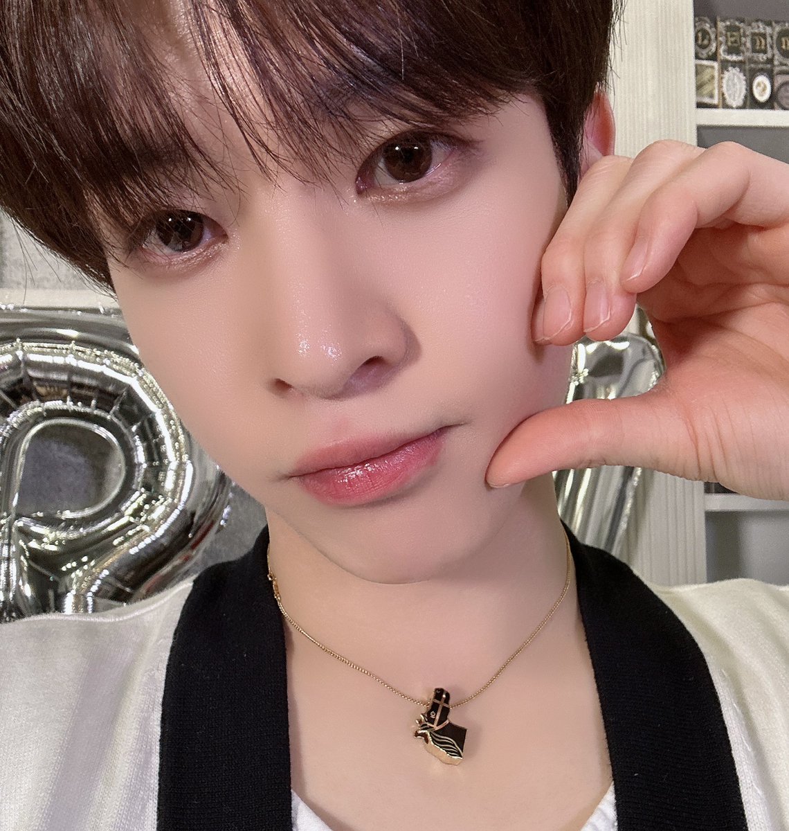 ev3rshining's tweet photo. Happy Luvity selca day! 

౨ৎ 

#LuvitySelcaDay #LVTSD #Cravity #Luvity #Allen #앨런 #크래비티 https://t.co/IBF6RQ3WTK