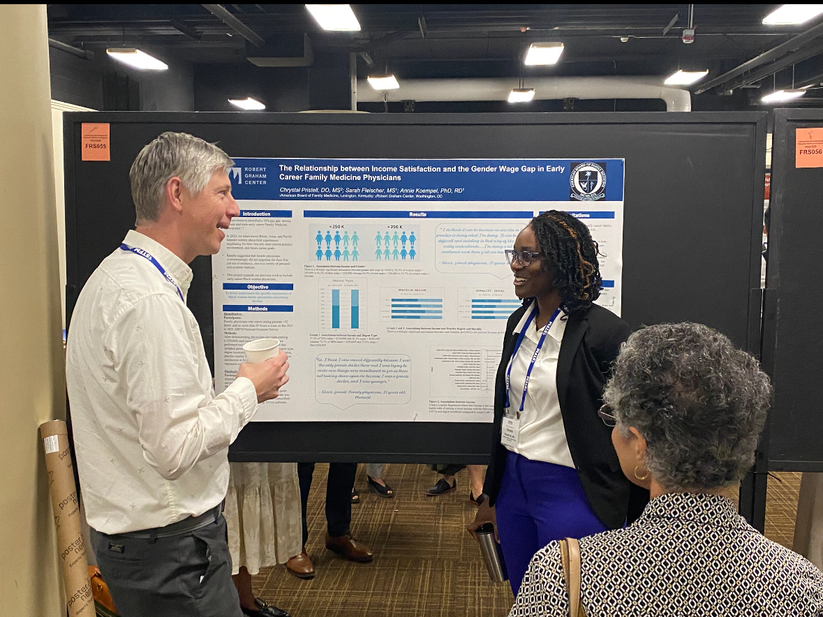 #GrahamCenter fellow @CPristell presented her poster on the relationship between income satisfaction and the gender wage gap in early career family medicine physicians at @STFM_FM’s Spring Conference in Los Angeles! Congratulations, Crystal! bit.ly/3JTsI1U