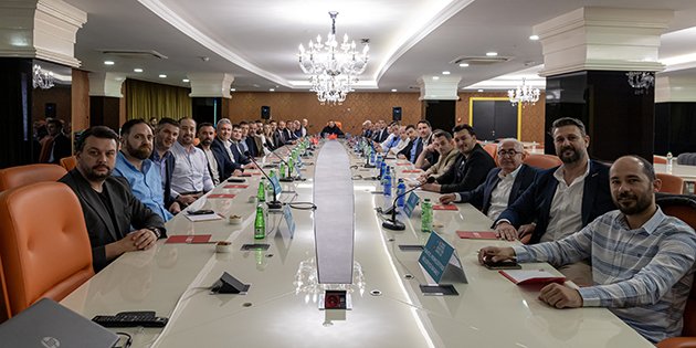 TBF Başkanı Sn. Hidayet Türkoğlu ev sahipliğinde yapılan, Türkiye Sigorta Basketbol Süper Ligi yöneticilerinin katıldığı Lig Kurulu toplantısına, kulübümüzü temsilen Genel Menajerimiz Sn. Murat Dönmez ve Yönetim kurulu üyemiz Cem Saraç katılım sağladı. #ŞampiyonSemt77Yalovaspor