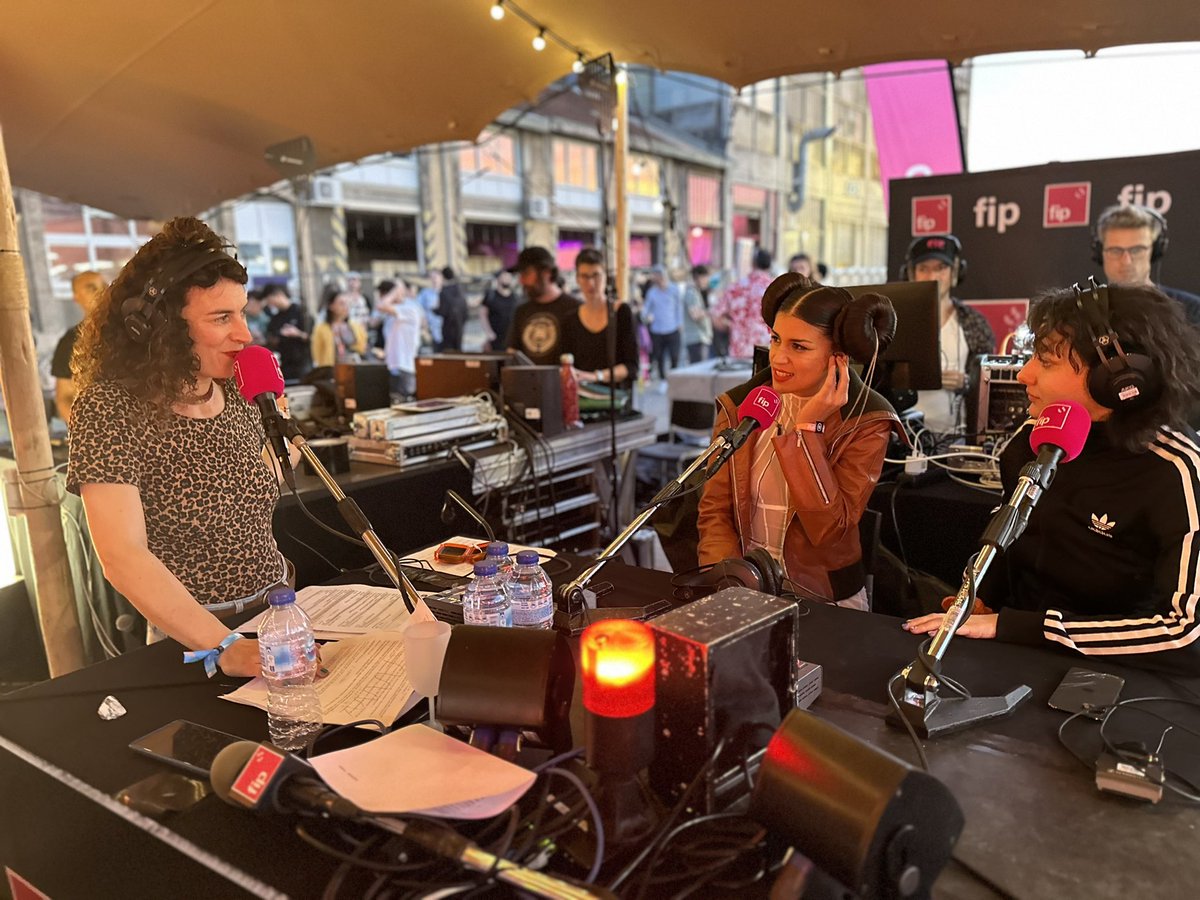 🔴ON AIR : ses morceaux kaléidoscopiques sont doux et vertigineux ✨ La Barcelonaise @marinaherlop nous plonge aujourd'hui dans les méandres de la musique électronique aux @Nuits_sonores 👉 fip.fr