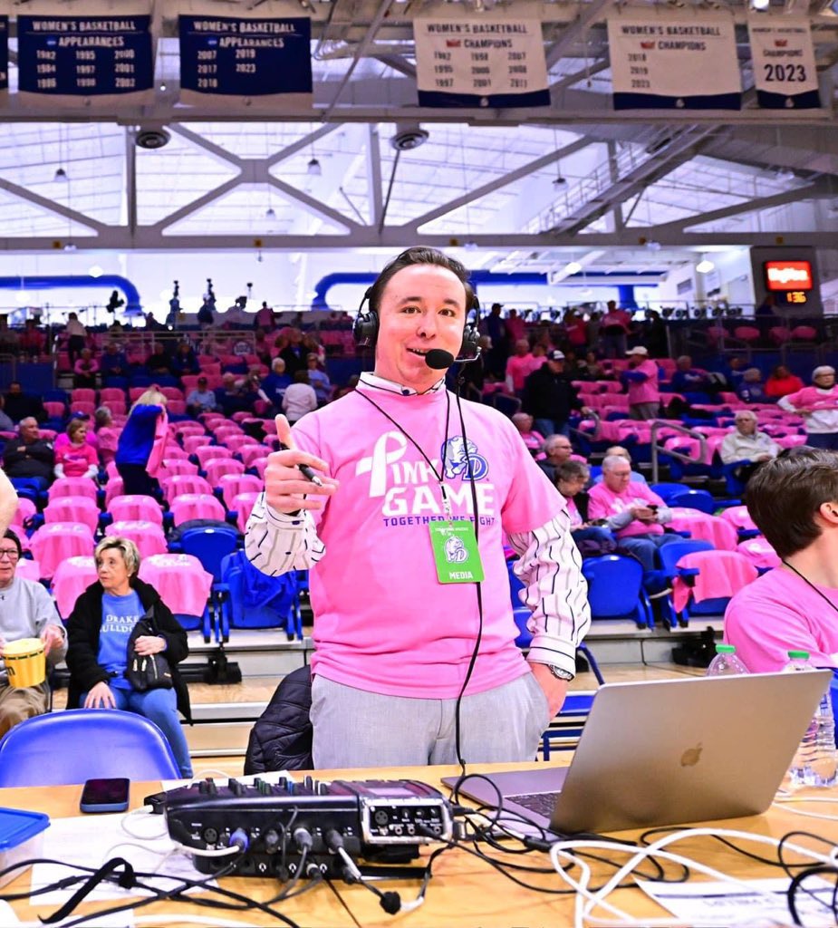 𝙃𝙖𝙥𝙥𝙮 𝘽𝙞𝙧𝙩𝙝𝙙𝙖𝙮 to our radio play-by-play guy, Hunter Phillips! 🎂 #BeBlue