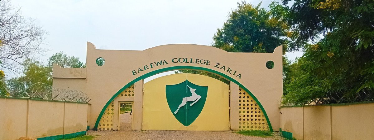 Barewa college zaria House - Clifford house B. No 20975. Drop your' ✍️