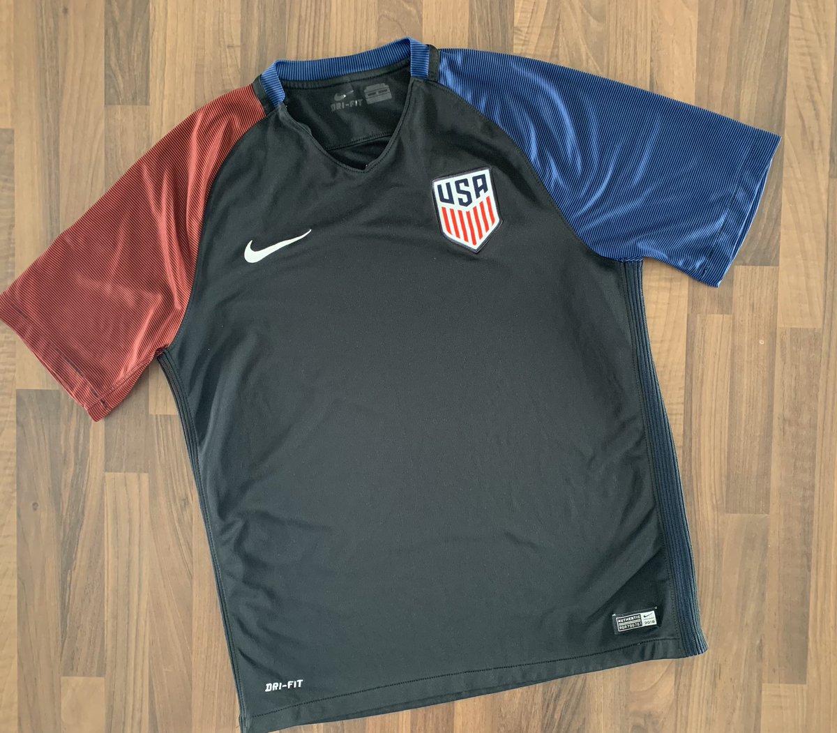 Last addition & it’s another @USMNT shirt.. 🇺🇸 2016-17 and a template featured heavily with England also using (hated that version)! Was never a massive fan of this, yet now it’s in hand I can appreciate the simplicity of it! #USAUSAUSA #USMNT