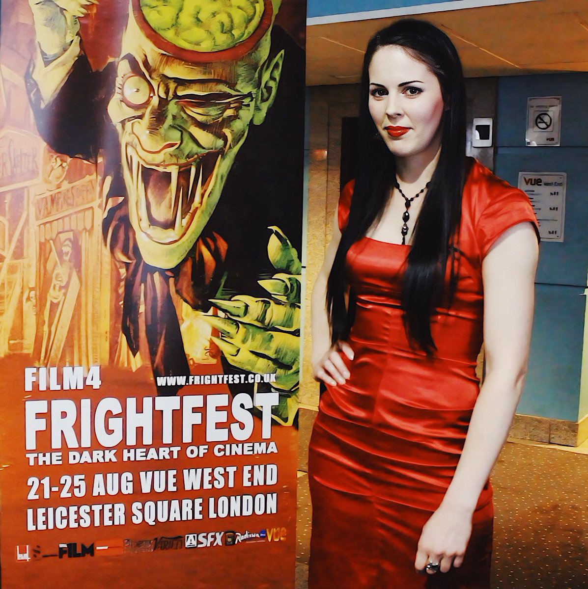 Whoa! Flashback to FrightFest 2014 in Leicester Square, where I was grilling interviewees for my channel (and affiliates). That red dress! 💃🙌
. . .
#FrightFestFlashback #HorrorInterviews #LeicesterSquare #FlashbackFriday #Memories #FrightFest2014