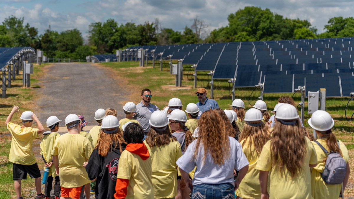 Our co-founders Laura Zapata and Bob Corney were delighted to be joined by representatives from Clearloop partners Intuit and REI Co-op today in White Pine, Tennessee, to flip the switch on the new 2.8 MWdc #WhitePineSolarFarm. @Intuit @REI bit.ly/4ahTQm6