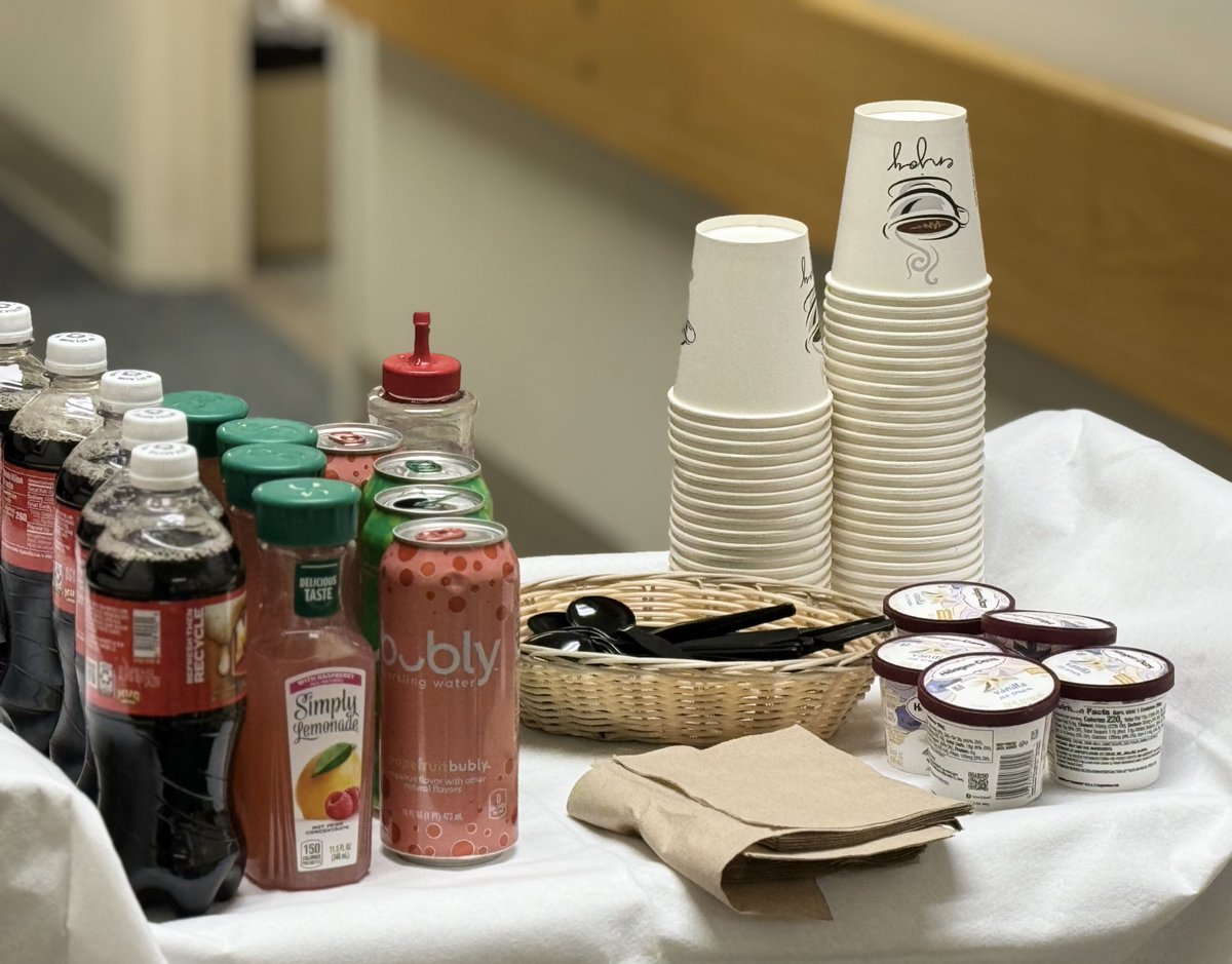 Friday mocktails featuring root beer floats 🍨🍨courtesy of our super star ⭐️ patient safety resident @SophMercadante @ZaralatifMD @emefahloccoh @Laura_B_Amin @AyeletDaniels @tony_breu