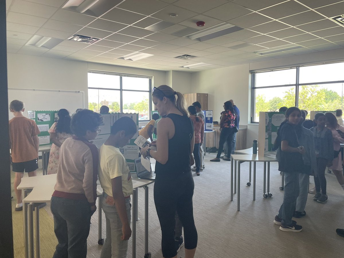 araderteach's tweet photo. Presenting our Global Goals to the public and showing off our Future Ready skills! @WeAreWortham @waldripm @friscoisd https://t.co/qVPadyj0eT