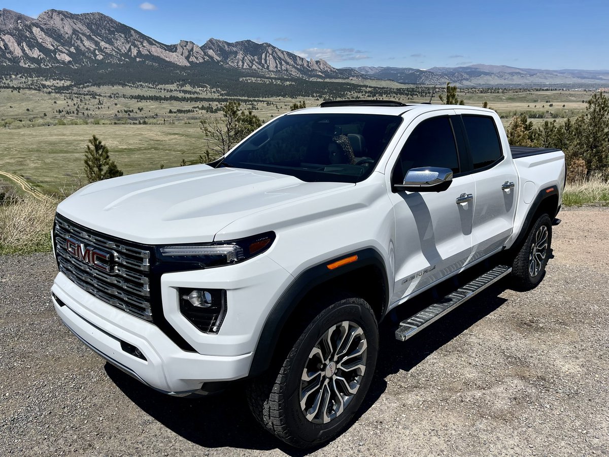 stoopsauto's tweet image. Which location do you like the best for our GMC Canyon Denali Photo Shoot?
1. Flatirons
2. Boulder
3. Nederland Lake
All 3 are about 17 miles from each other on the west side of Denver, but now the truck is here with us in Muncie, IN to see for yourself! #CanyonDenali #RoadTo2000