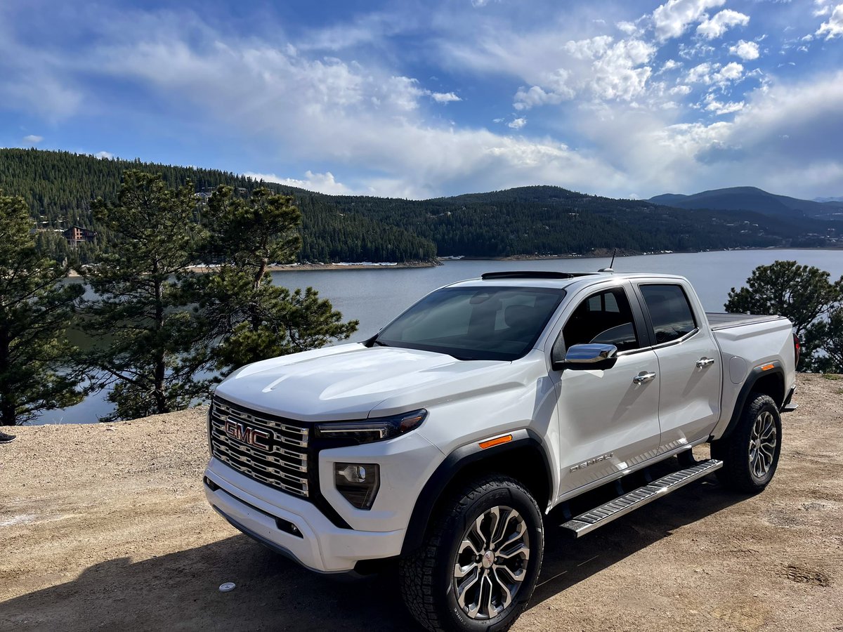 stoopsauto's tweet image. Which location do you like the best for our GMC Canyon Denali Photo Shoot?
1. Flatirons
2. Boulder
3. Nederland Lake
All 3 are about 17 miles from each other on the west side of Denver, but now the truck is here with us in Muncie, IN to see for yourself! #CanyonDenali #RoadTo2000