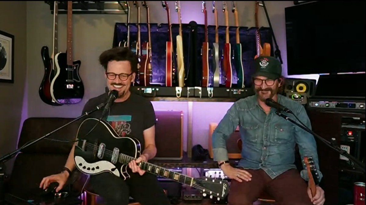 Thank you for an amazing show, @Billy_Moran & @dicksp8jr! Since you were so great at it, you could sing one of your songs with completely different lyrics at the next one 😂