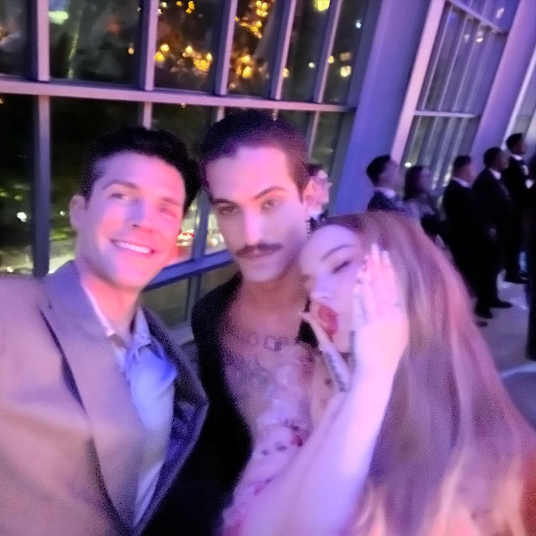 📸 | Damiano David and Dove Cameron at the afterparty of the Met Gala 2024 together with Roberto Bolle, famous Italian dancer. ✨ © Roberto Bolle