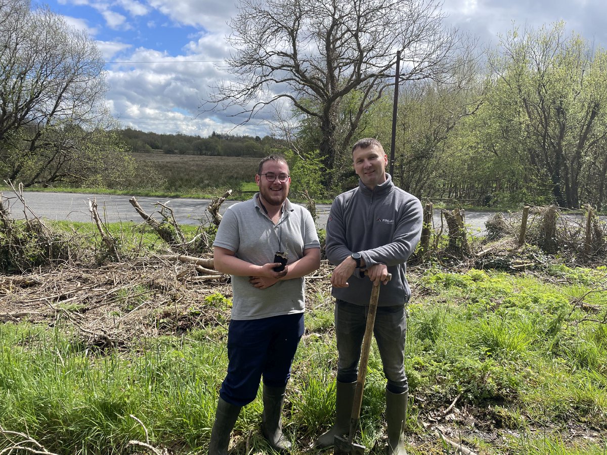 😀We were delighted to help @sharevillage & @LoughErneLP in their Tree Planting Project.

🌳Unfortunately @sharevillage experienced significant tree loss due to Ash die-back over recent years. With @woodlandtrust & dedicated volunteers we replanted the area with 400 trees

#FODC