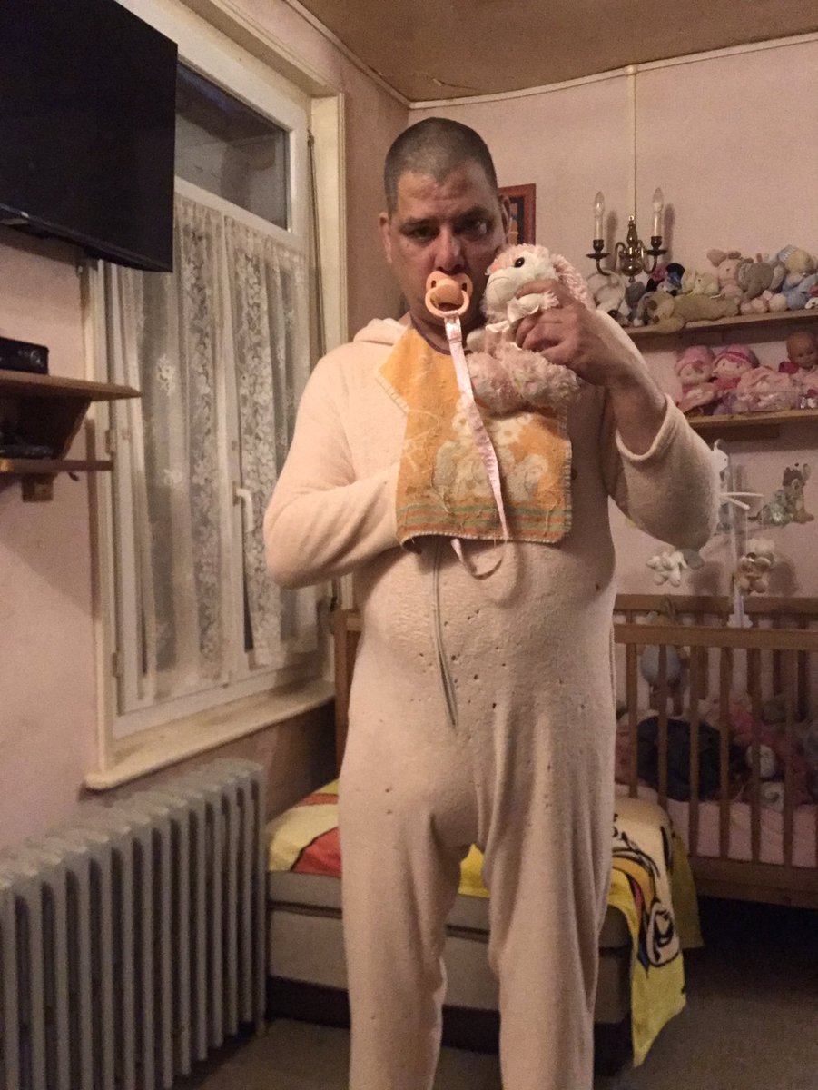 Babysissy8's tweet photo. Good evening everyone - Bonne soirée tous le monde #abdl #babysissy #diapersissy #exposure #Retweee https://t.co/AdAZs8HX7t