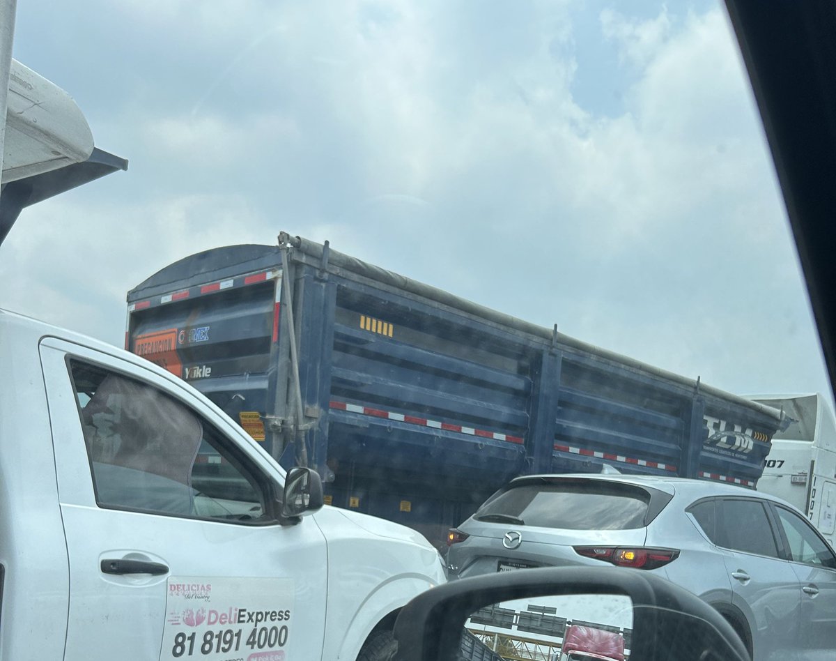 Accidente en carretera nacional a la altura de la Rioja rumbo a Monterrey. Carril central, tráfico pesado hasta el Uro. Tener precaución. <a href="/Cicmty/">CIC</a> <a href="/MtyFollow/">MtyFollow®</a>