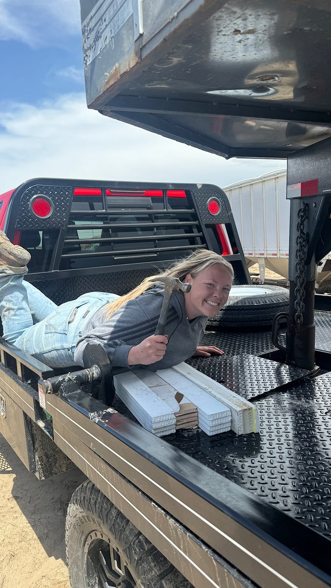 FemaleRancher's tweet image. Anyone guess what I'm doing with this hammer? 🔨 Sometimes you've got to make do with what you have in the truck when things get sticky. 💪 #improvising #farmfix #trucktools #resourceful #problem-solving #diy #farmhack #handyman #farmlife #agriculture #makeitwork #ingenuity